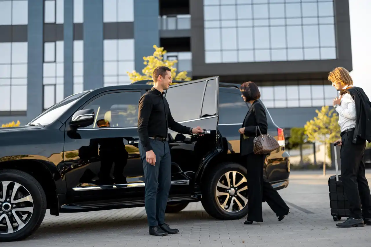 Book airport limo service in Kenosha and Pleasant Prairie