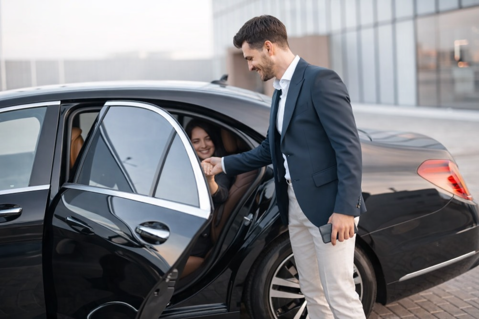 Contact Pleasant Prestige Limousine for airport rides